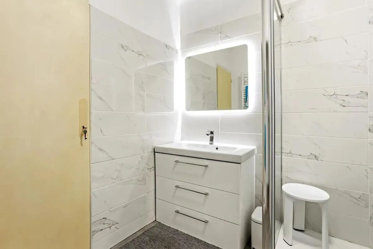 Centre Ville, Parking, 2 Min Gare Saint-Raphael  Apartment