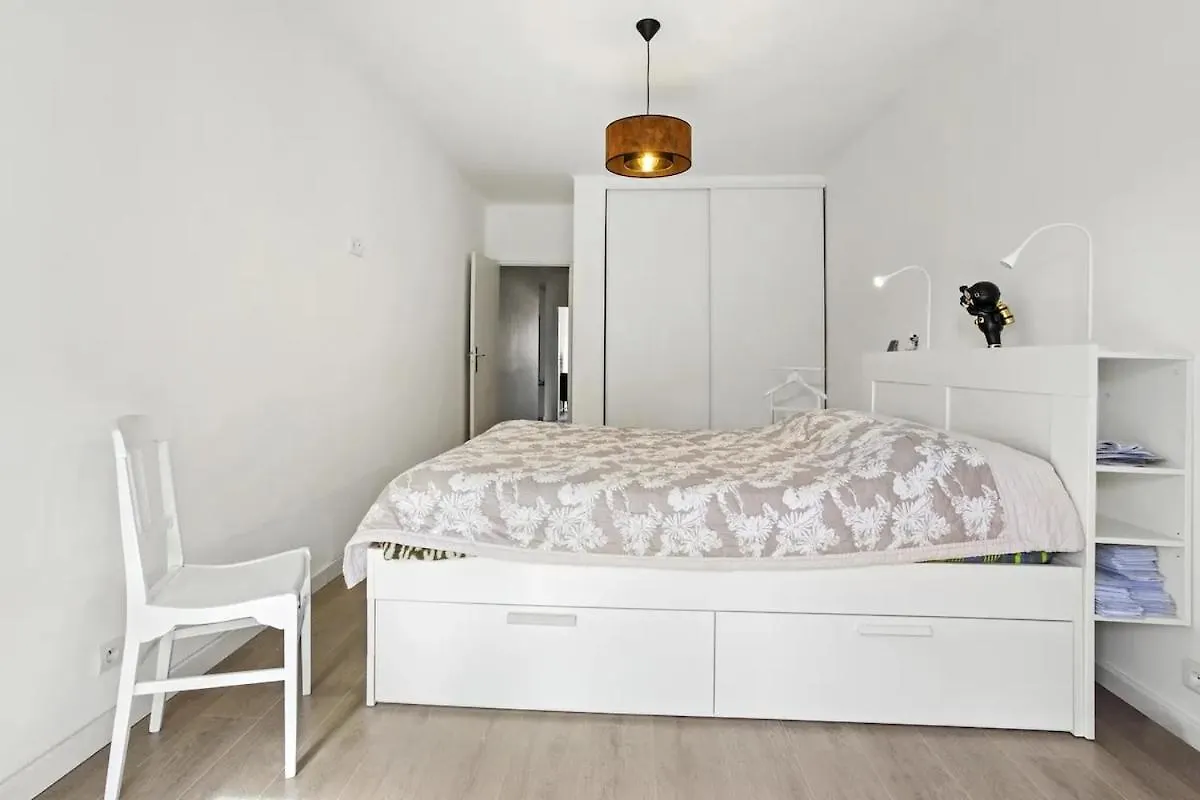 Centre Ville, Parking, 2 Min Gare Saint-Raphael  France