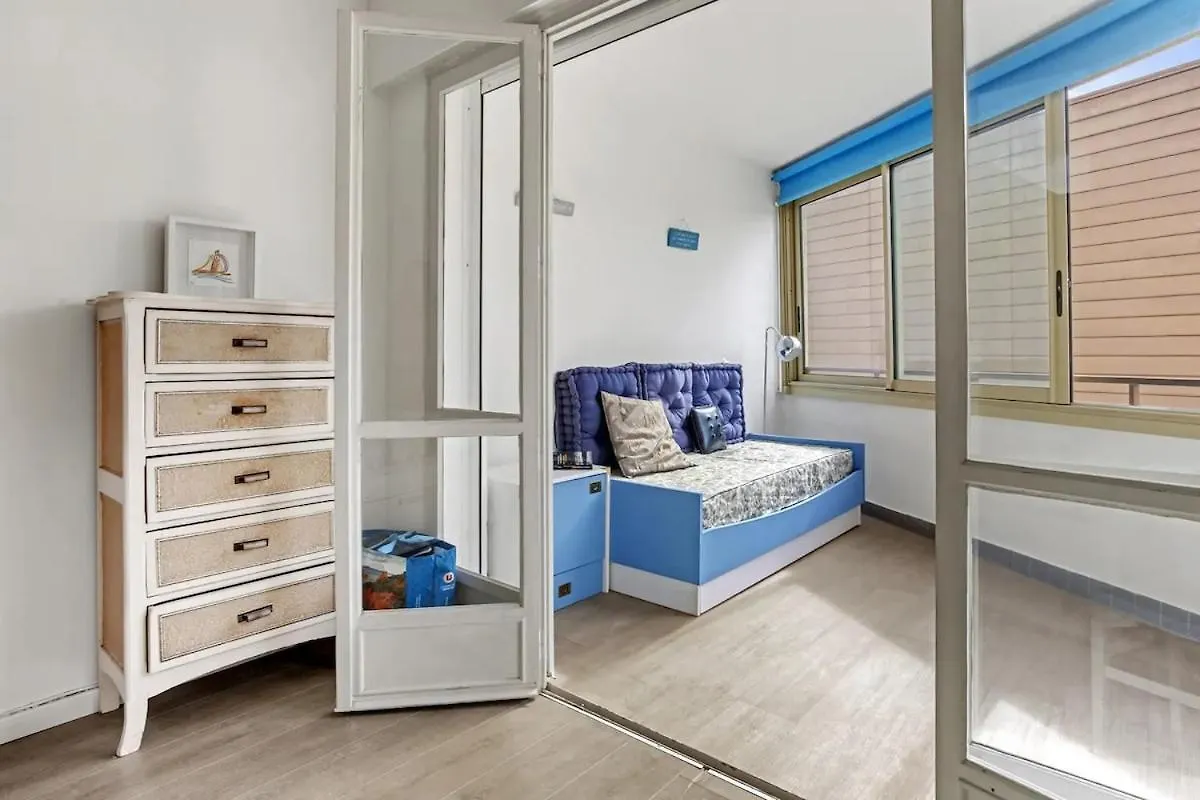 Centre Ville, Parking, 2 Min Gare Saint-Raphael  0*, Saint-Raphael (Var) France